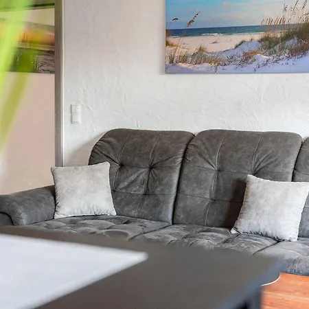 No 7 Lake View Modern Retreat Aurich